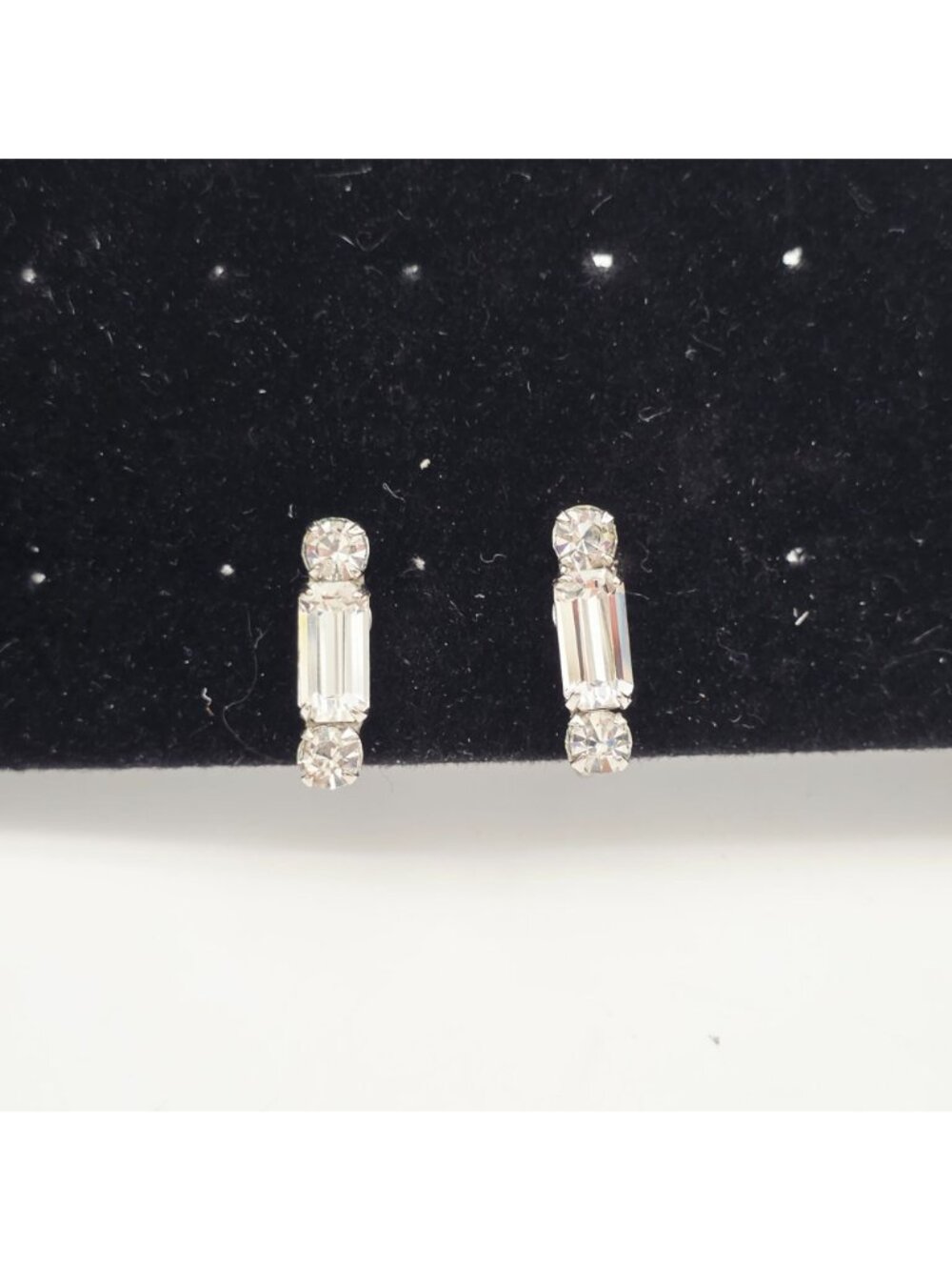 Vintage Crystal Rhinestone Screw Back Earrings Elegant Clear Stones Art Deco Sty - Picture 3 of 7